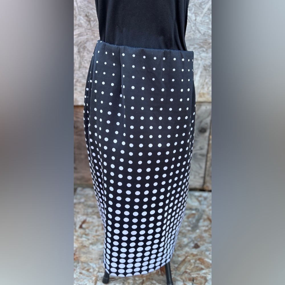 B03 - Cato Skirt Black with White Polka Dots  -‎ WMNS 18/20W